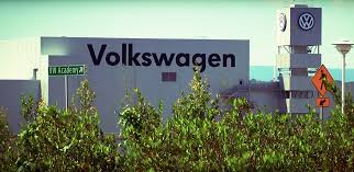 VW Threatening to Close Chattanooga Plant if UAW Wins - Facebook Helping to Bust Union - Tenn Gov Could Drop a Bomb