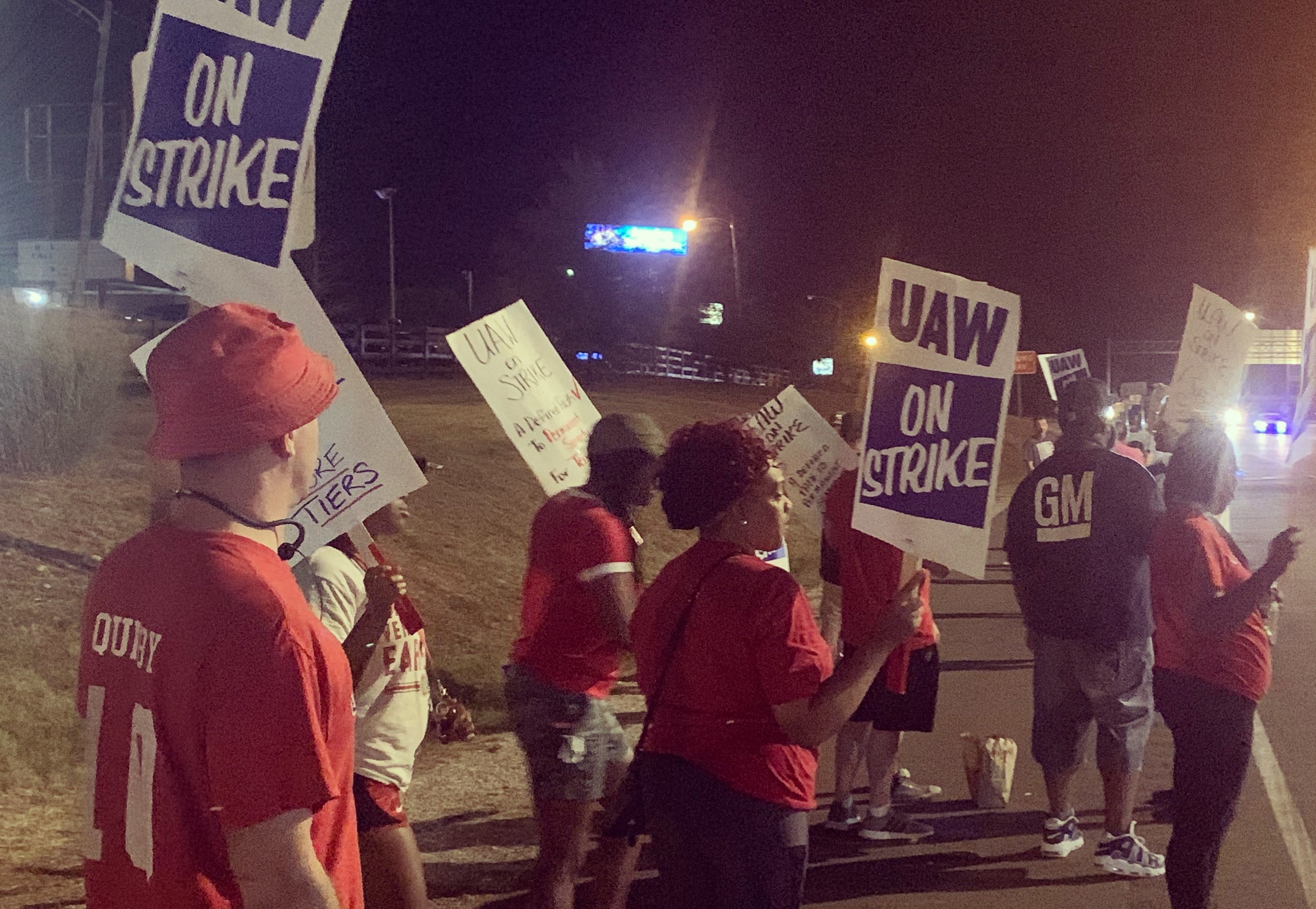 In Kentucky, Families Pack the Picket Line on Saturday Night