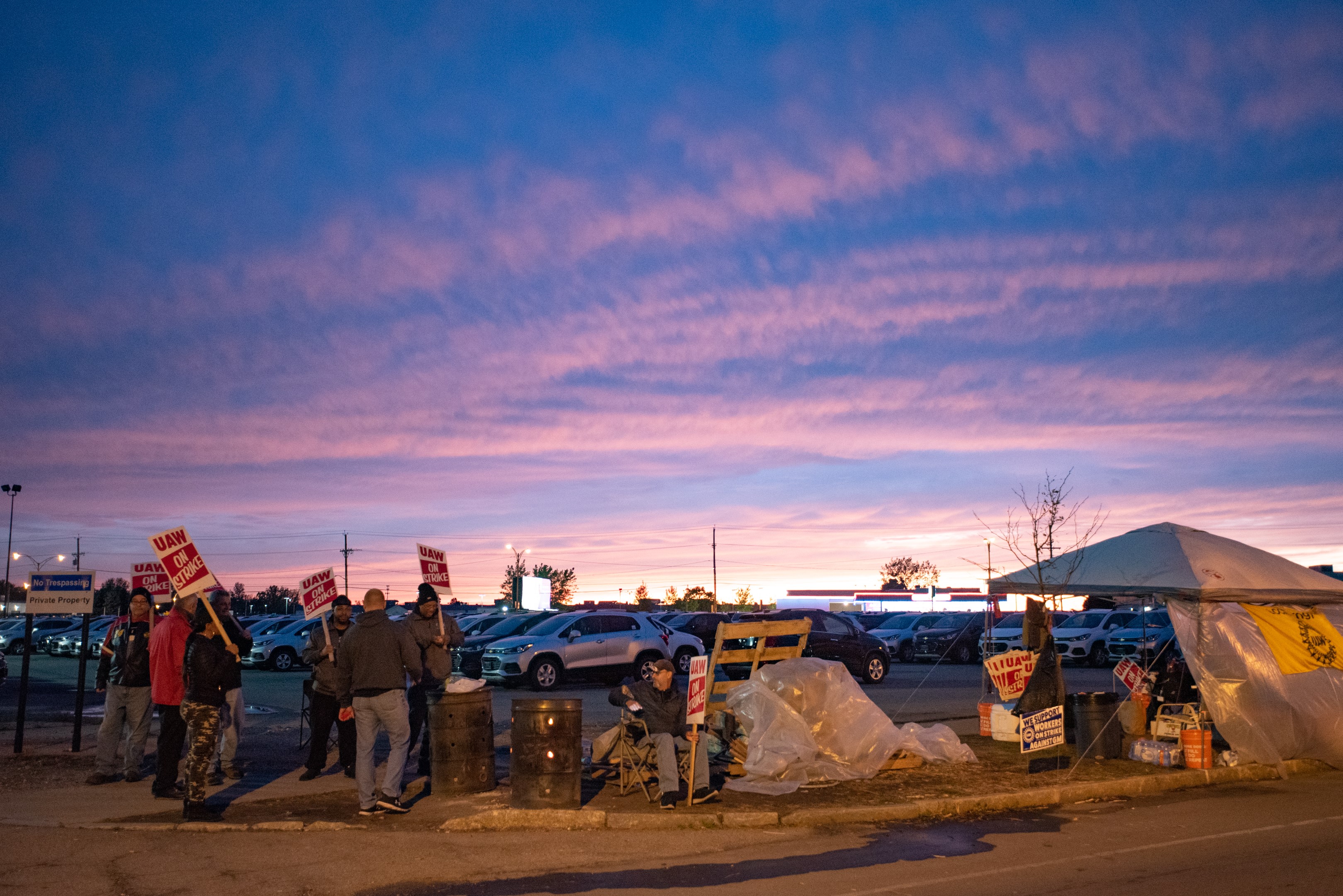 Nearing a Deal, UAW Will Require GM Workers to Vote on Ending Strike