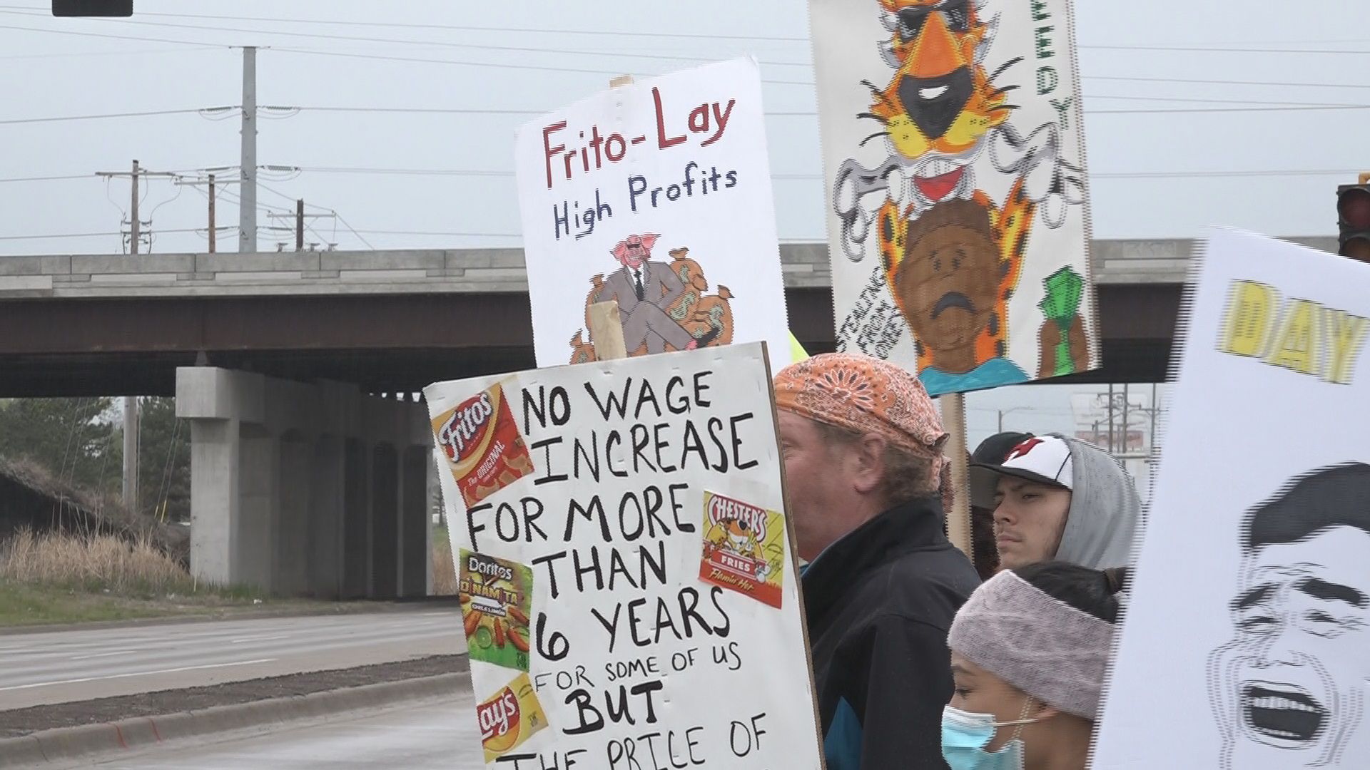 10 Strikes Over 4th Weekend - 2,000 Arkansas Krogers Workers Vote to Strike - 500 Frito Lay Workers Strike in Kansas - Maine Lifeguards Walkout