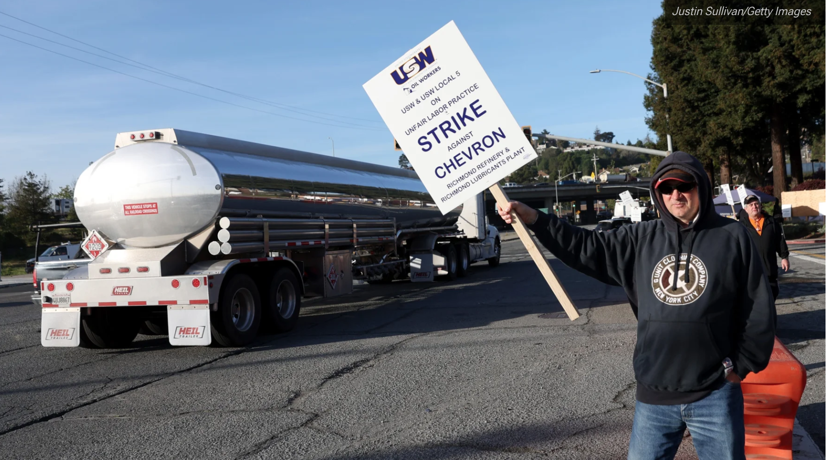 500 Chevron Workers Strike in CA - Kansas City Starbucks Workers Strike - 3,000 Canadian Rail Workers Locked Out