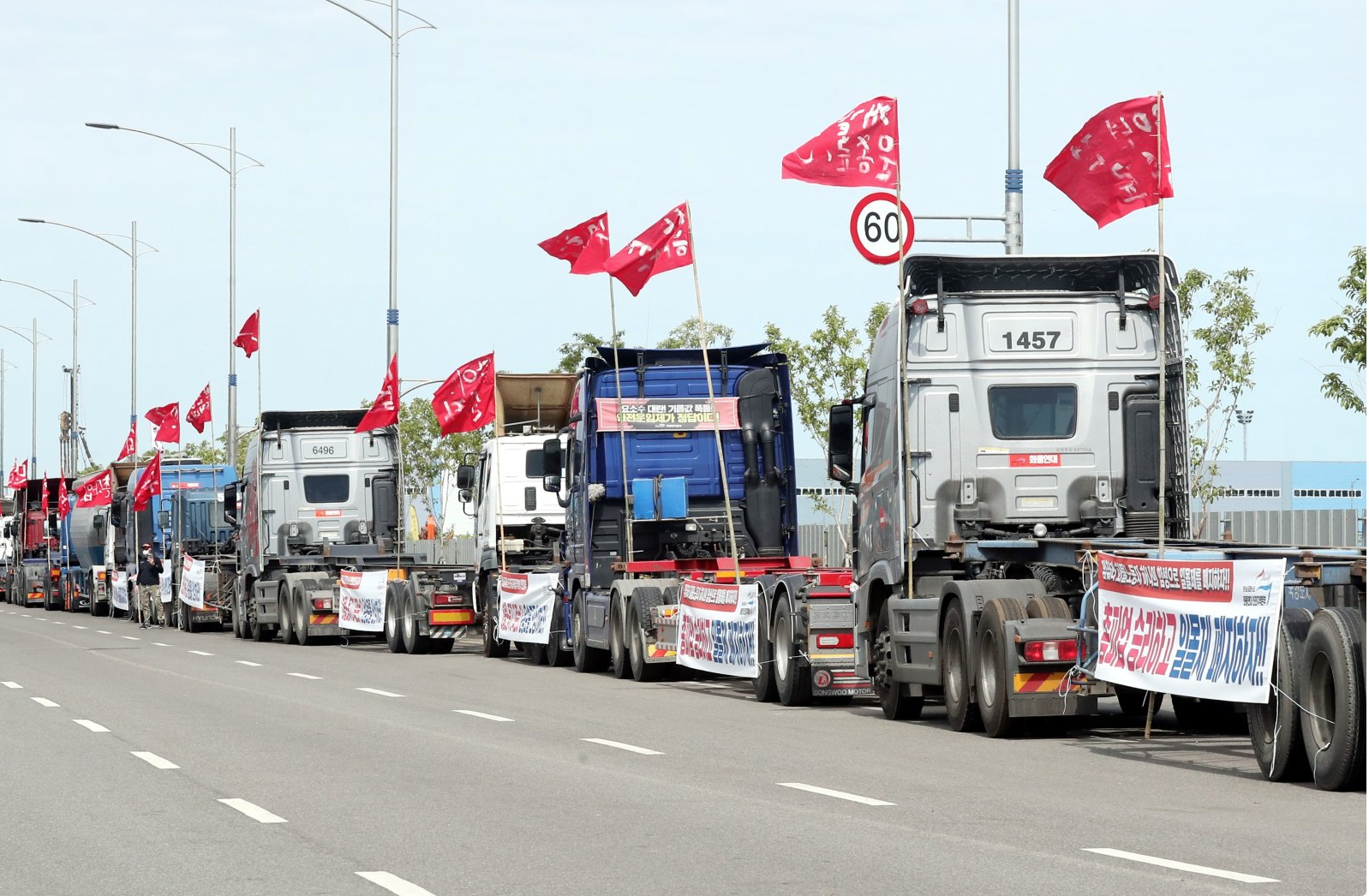 South Korean Truckers End Eight Day Strike - Tunisia Nationwide General Strike - Japan’s Amazon Delivery Drivers Unionize￼