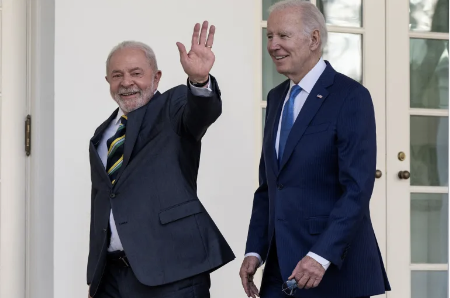 Brazilians Occupy the White House with Joy & Singing